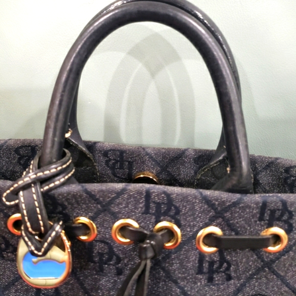 EUC DOONEY BOURKE SIGNATURE JACQUARD SATCHEL. - Picture 15 of 16